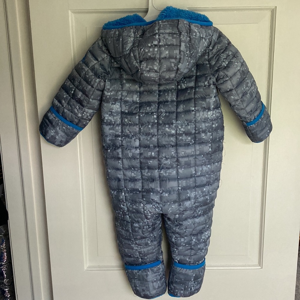 Snozu 24M snowsuit. Excellent condition, fully lined. Hand and feet covers - Picture 3 of 4